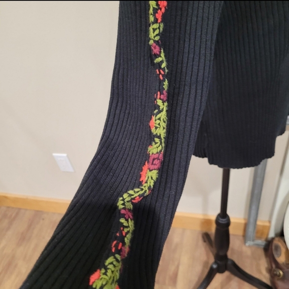 Boho Ribbed Mock Neck Sweater Women's SZ XL black /embroidery detailed sleeves - Picture 5 of 12